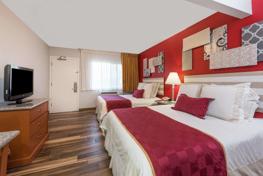 Ramada By Wyndham Near Seaworld / Mission Beach San Diego Esterno foto