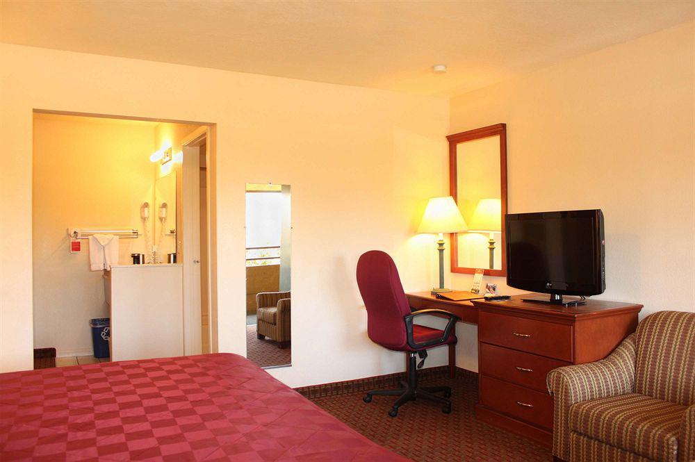 Ramada By Wyndham Near Seaworld / Mission Beach San Diego Esterno foto